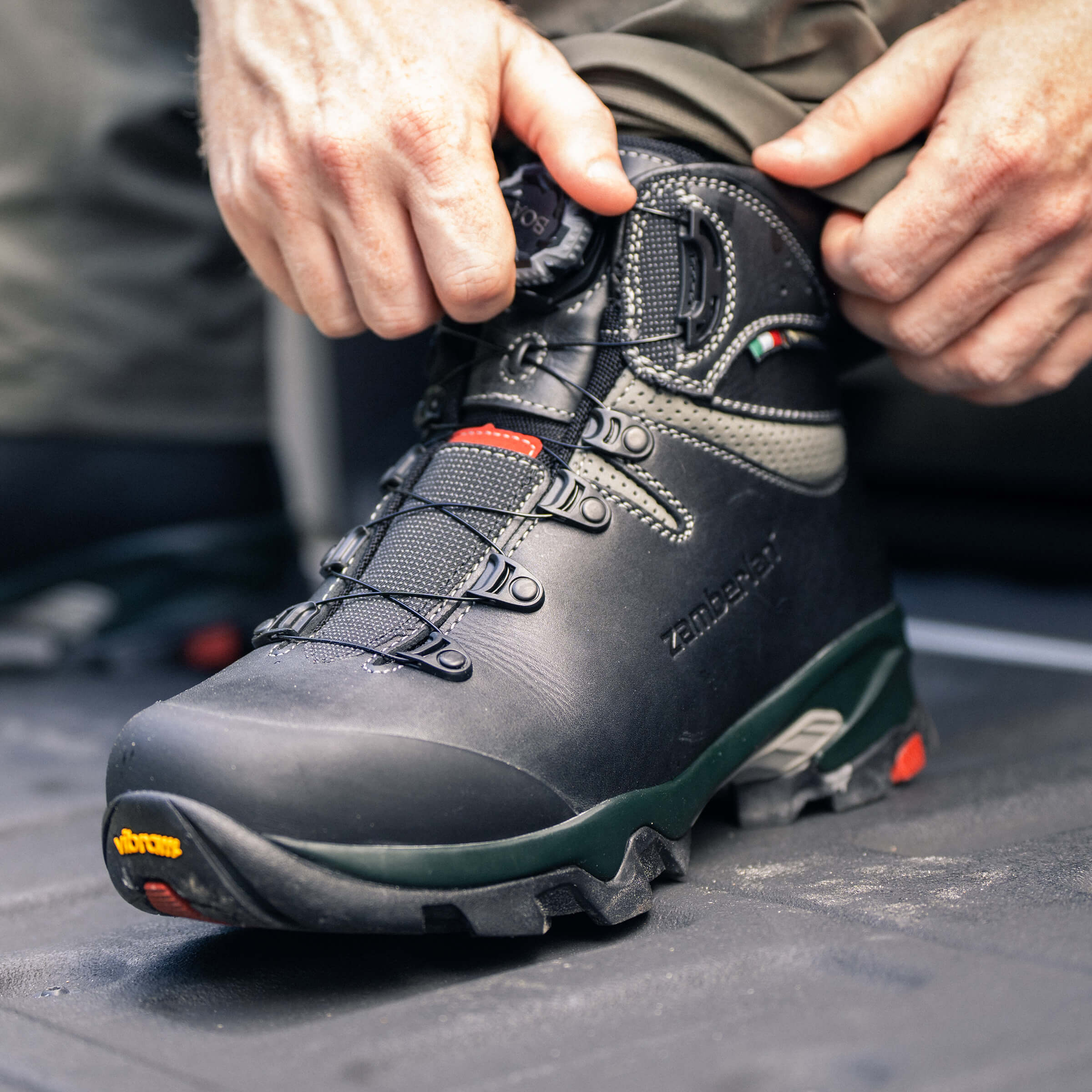 VIOZ LUX GTX BOA - Waxed Black | Men's Hiking Boots | Zamberlan
